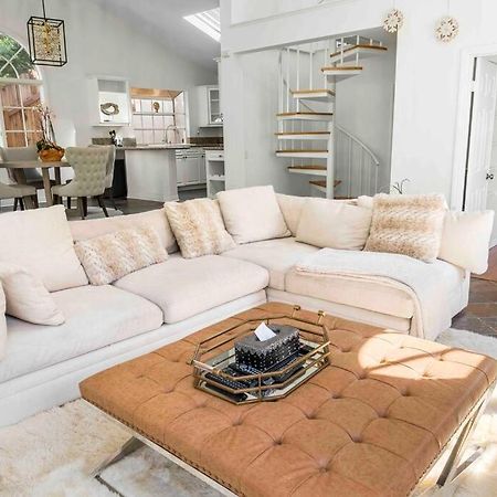 Stunning Mediterranean Mansion In Laurel Canyon Лос Анджелис Екстериор снимка