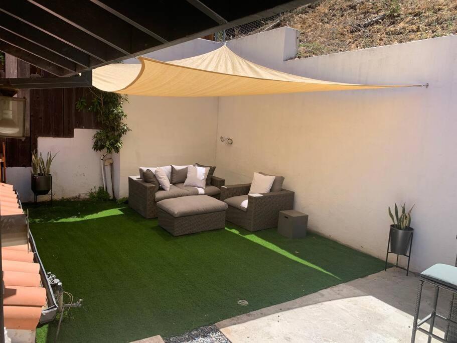 Stunning Mediterranean Mansion In Laurel Canyon Лос Анджелис Екстериор снимка